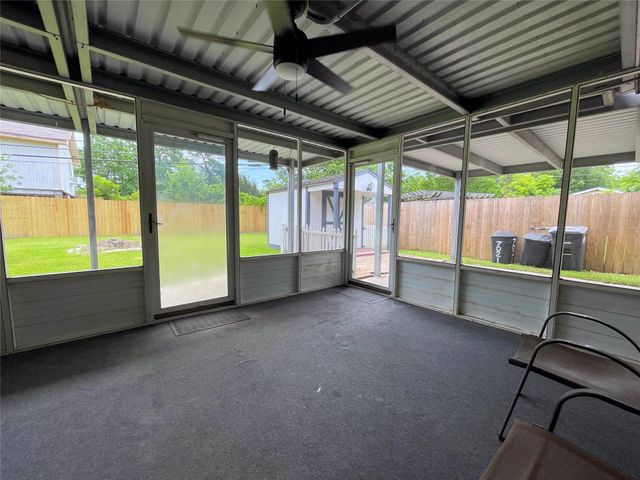 7021 Smith Drive, Hitchcock, TX 77563