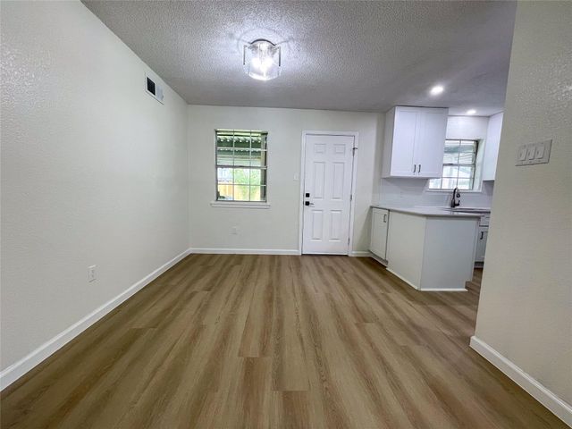 7021 Smith Drive, Hitchcock, TX 77563