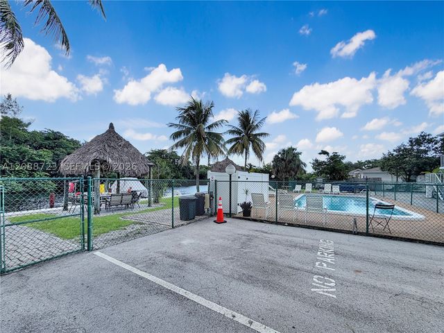 3211 SW 44th St 108, Dania Beach, FL 33312