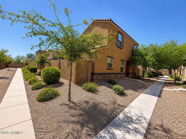 8247 W ILLINI Street, Phoenix, AZ 85043