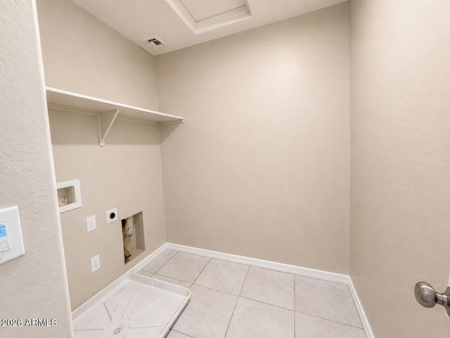 8247 W ILLINI Street, Phoenix, AZ 85043