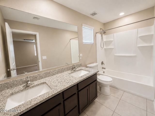 8247 W ILLINI Street, Phoenix, AZ 85043