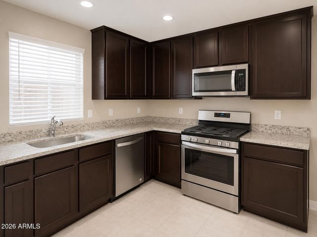 8247 W ILLINI Street, Phoenix, AZ 85043