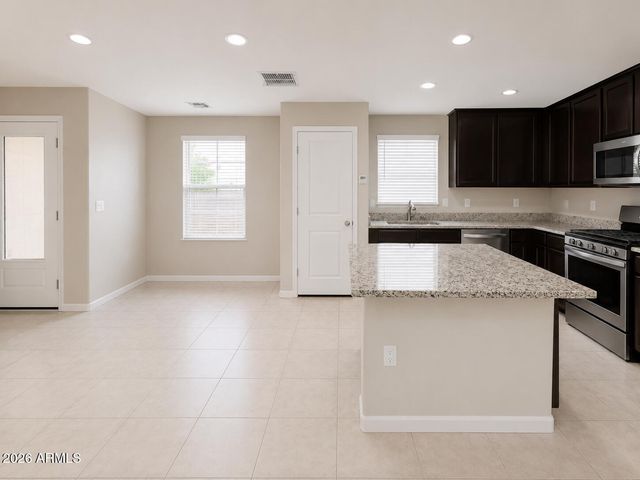 8247 W ILLINI Street, Phoenix, AZ 85043