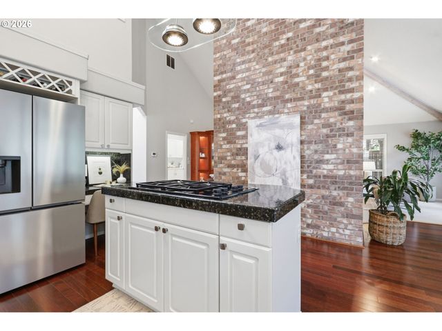 1712 Nw CAXTON Ct, Portland, OR 97229