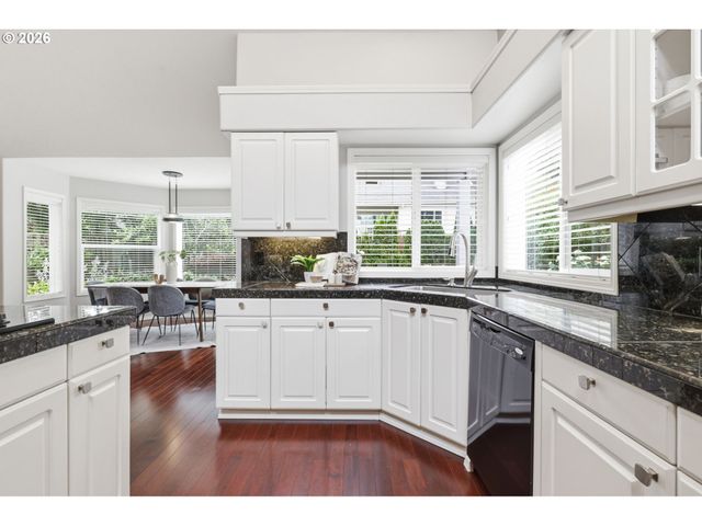 1712 Nw CAXTON Ct, Portland, OR 97229