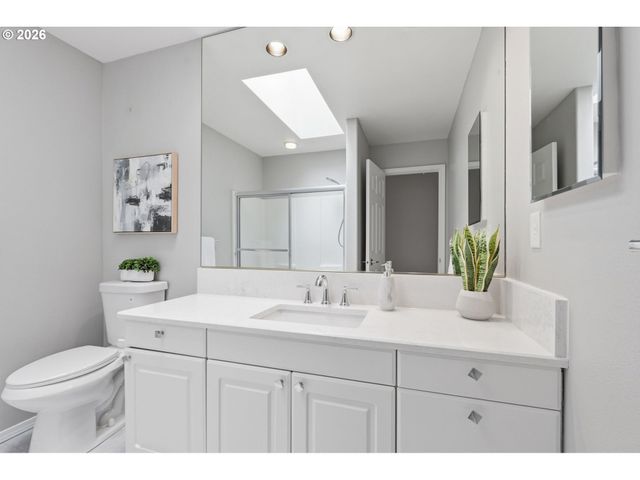 1712 Nw CAXTON Ct, Portland, OR 97229