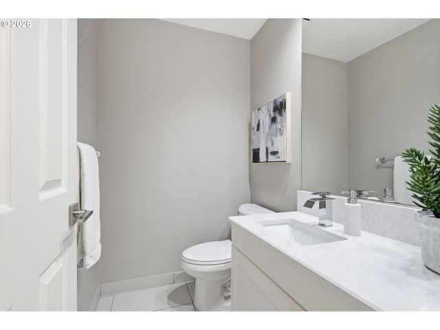 1712 Nw CAXTON Ct, Portland, OR 97229