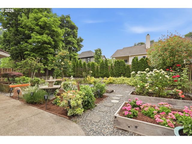 1712 Nw CAXTON Ct, Portland, OR 97229