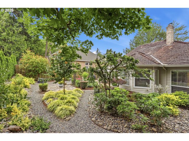 1712 Nw CAXTON Ct, Portland, OR 97229