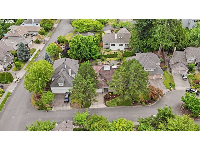 1712 Nw CAXTON Ct, Portland, OR 97229
