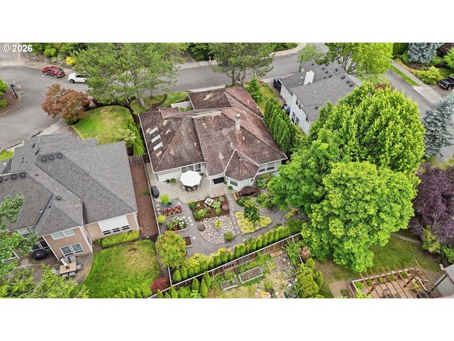1712 Nw CAXTON Ct, Portland, OR 97229