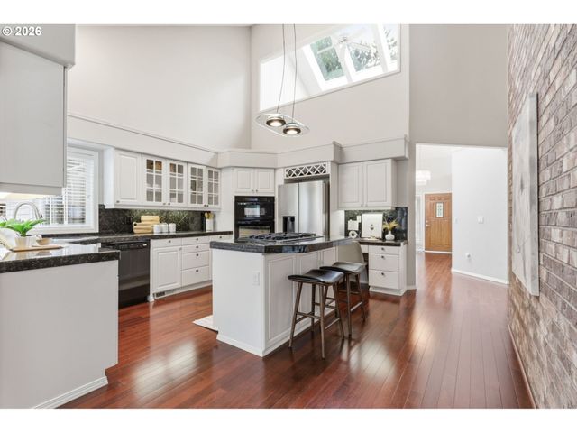 1712 Nw CAXTON Ct, Portland, OR 97229