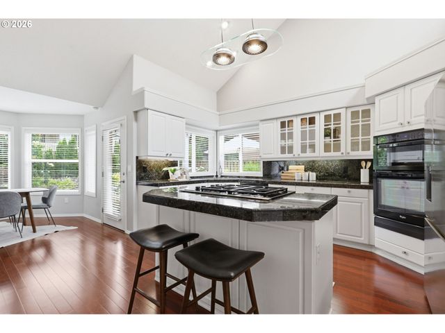 1712 Nw CAXTON Ct, Portland, OR 97229