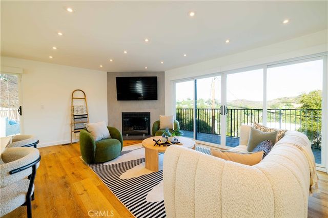 4300 Camello Road, Woodland Hills, CA 91364
