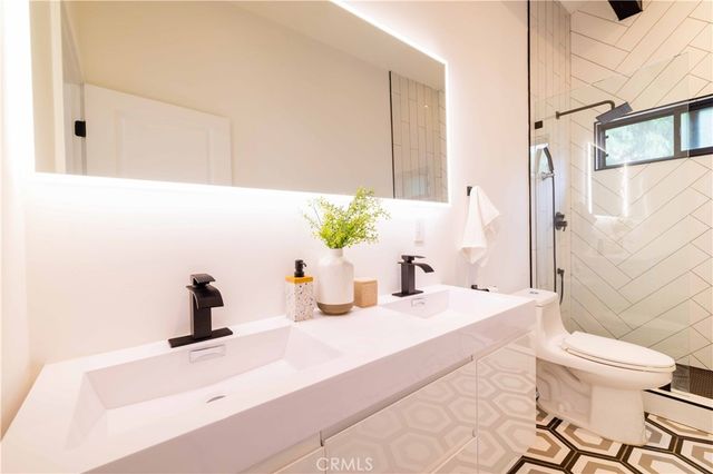 4300 Camello Road, Woodland Hills, CA 91364