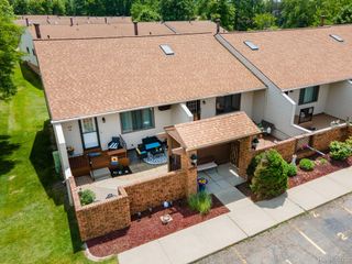 61957 Ticonderoga Drive 1, South Lyon, MI 48178