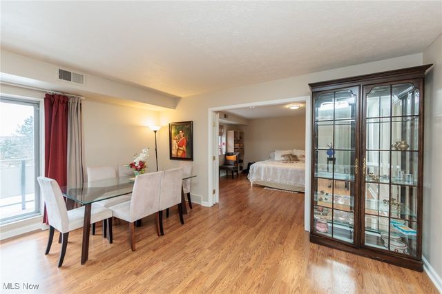 2202 Acacia Park Drive 2412, Lyndhurst, OH 44124