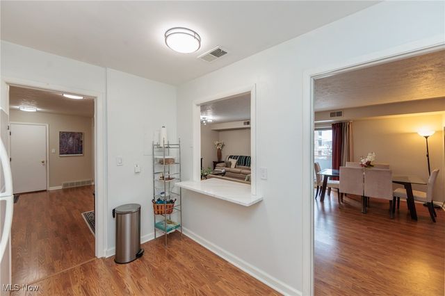 2202 Acacia Park Drive 2412, Lyndhurst, OH 44124