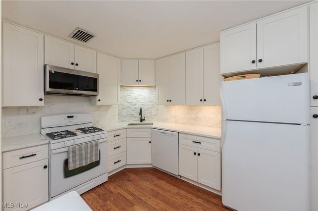 2202 Acacia Park Drive 2412, Lyndhurst, OH 44124