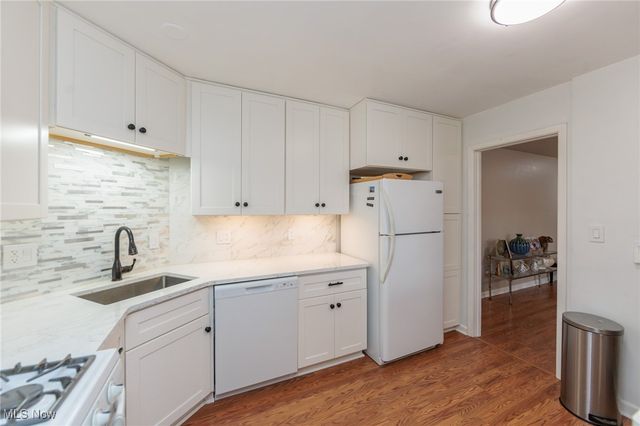 2202 Acacia Park Drive 2412, Lyndhurst, OH 44124