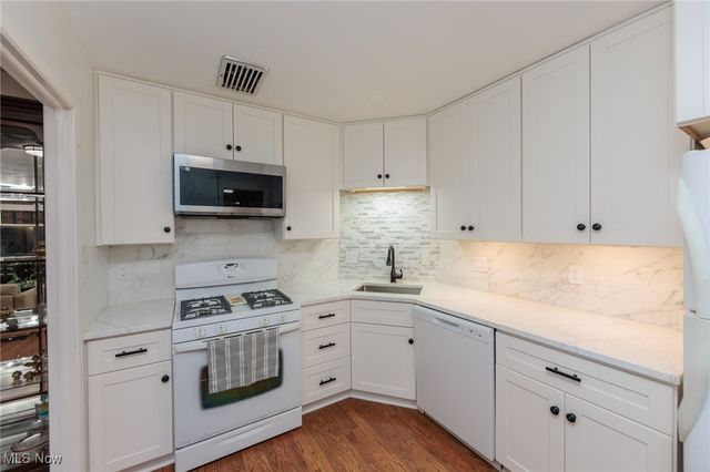 2202 Acacia Park Drive 2412, Lyndhurst, OH 44124