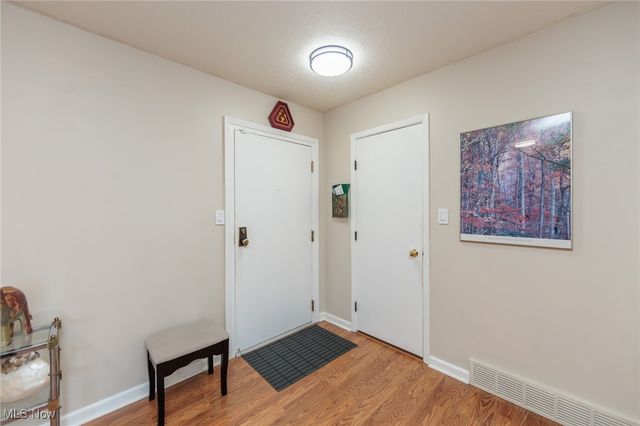 2202 Acacia Park Drive 2412, Lyndhurst, OH 44124