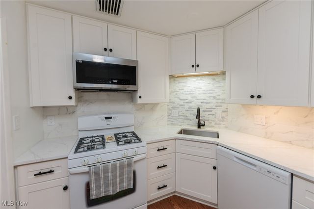 2202 Acacia Park Drive 2412, Lyndhurst, OH 44124