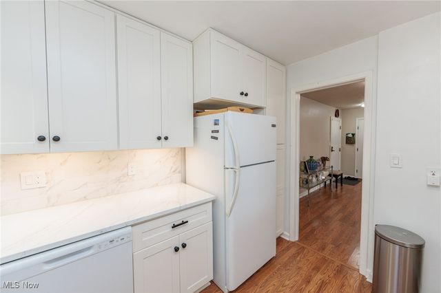 2202 Acacia Park Drive 2412, Lyndhurst, OH 44124