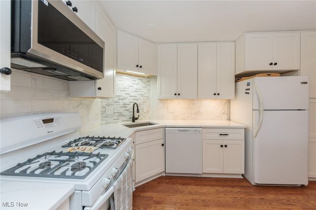 2202 Acacia Park Drive 2412, Lyndhurst, OH 44124