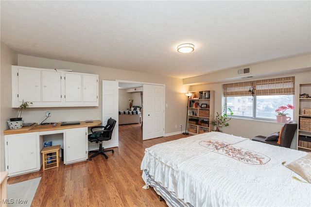 2202 Acacia Park Drive 2412, Lyndhurst, OH 44124