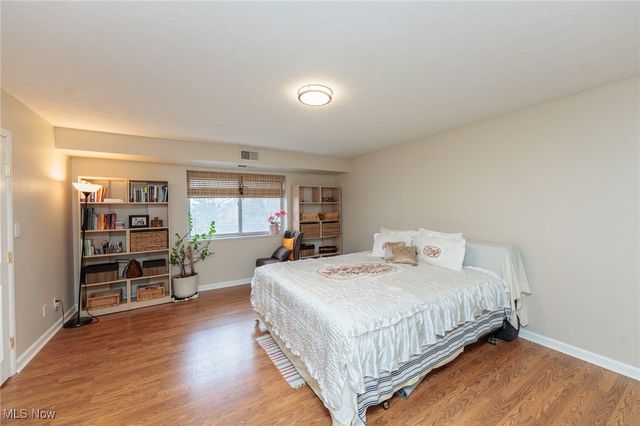 2202 Acacia Park Drive 2412, Lyndhurst, OH 44124