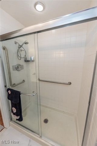 2202 Acacia Park Drive 2412, Lyndhurst, OH 44124