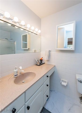 2202 Acacia Park Drive 2412, Lyndhurst, OH 44124