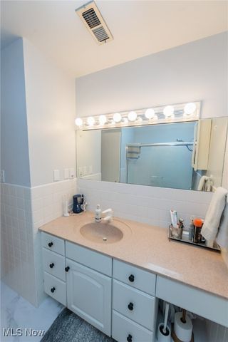 2202 Acacia Park Drive 2412, Lyndhurst, OH 44124