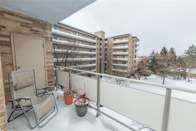 2202 Acacia Park Drive 2412, Lyndhurst, OH 44124