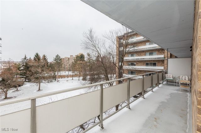 2202 Acacia Park Drive 2412, Lyndhurst, OH 44124