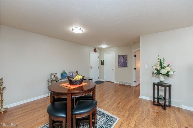 2202 Acacia Park Drive 2412, Lyndhurst, OH 44124