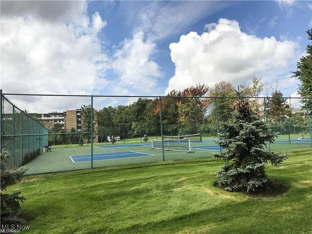 2202 Acacia Park Drive 2412, Lyndhurst, OH 44124