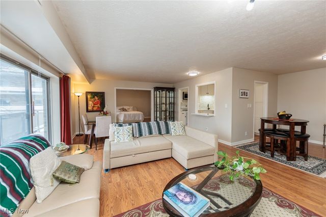 2202 Acacia Park Drive 2412, Lyndhurst, OH 44124