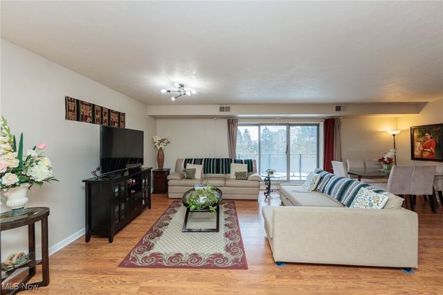 2202 Acacia Park Drive 2412, Lyndhurst, OH 44124