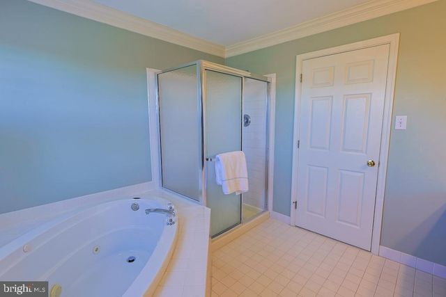 5416 WINDTREE DR, Doylestown, PA 18902