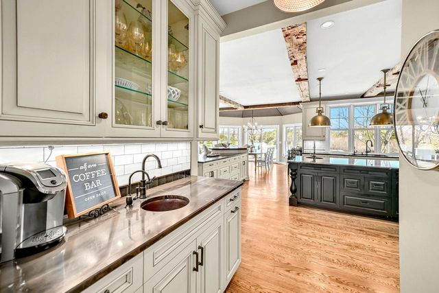 214 Beechwood COURT, Mequon, WI 53092