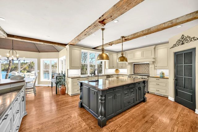 214 Beechwood COURT, Mequon, WI 53092