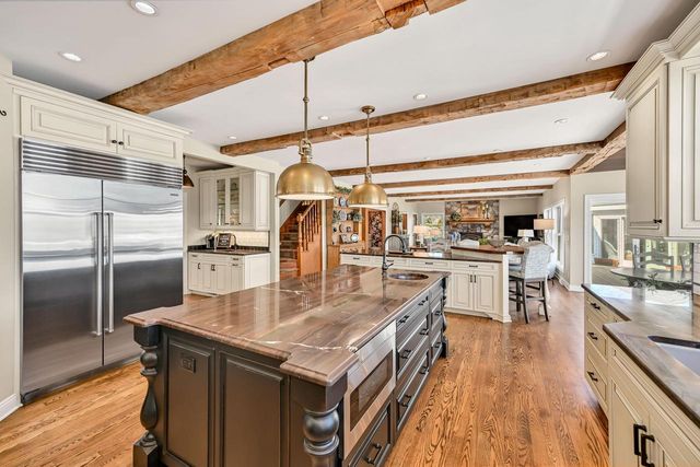 214 Beechwood COURT, Mequon, WI 53092
