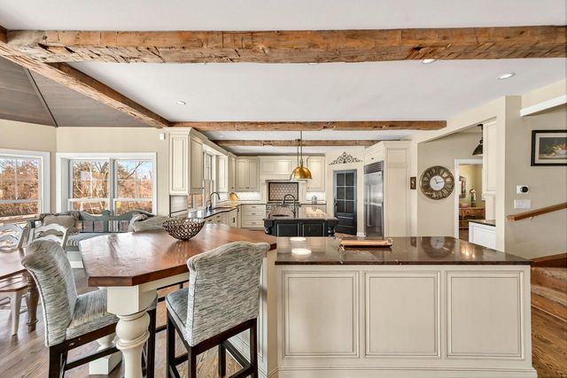 214 Beechwood COURT, Mequon, WI 53092