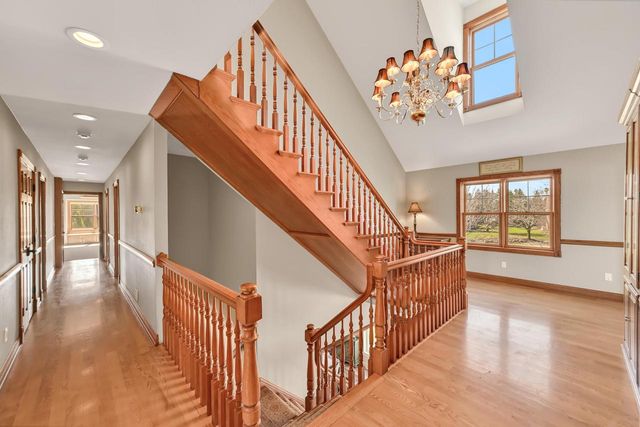 214 Beechwood COURT, Mequon, WI 53092