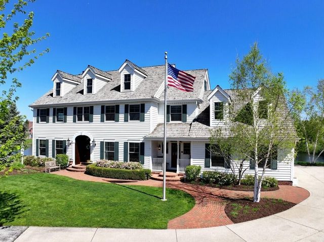 214 Beechwood COURT, Mequon, WI 53092