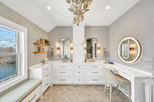 214 Beechwood COURT, Mequon, WI 53092