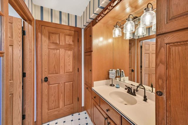 214 Beechwood COURT, Mequon, WI 53092